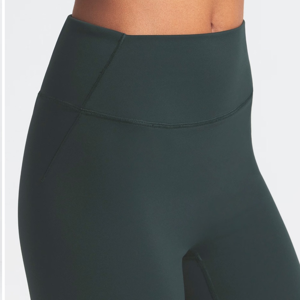 NikeSKIMS Matte
Women's High-Waisted 26" Leggings